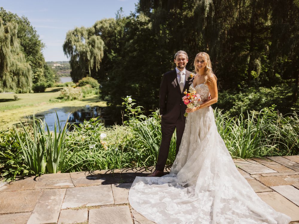buttermilk falls inn wedding portraits