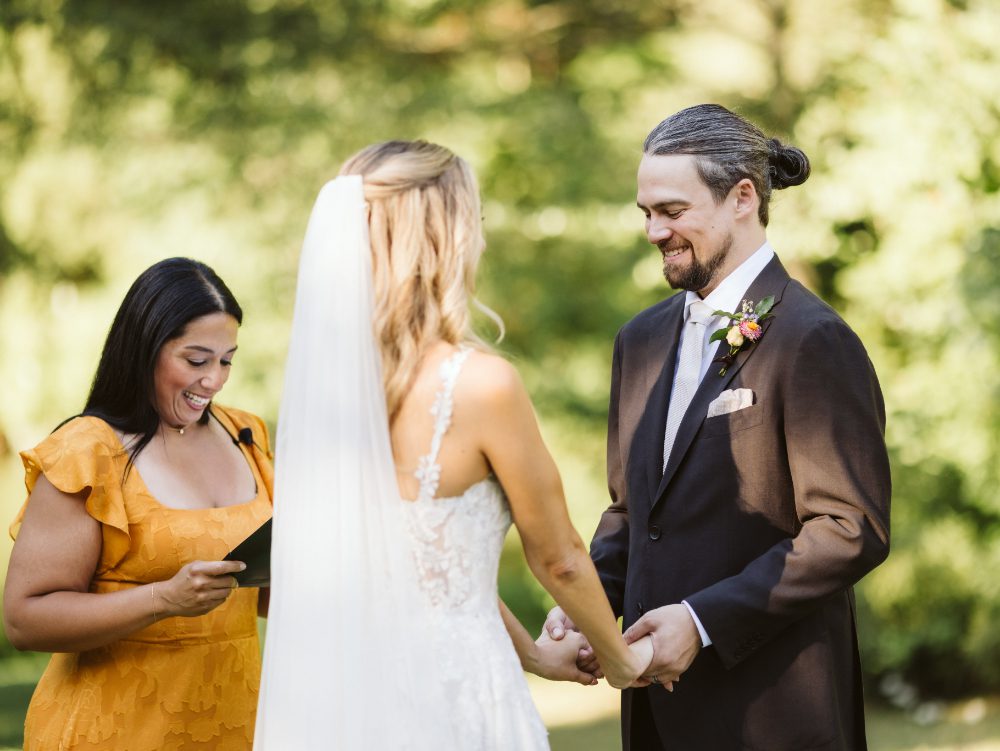 buttermilk falls inn wedding outdoor ceremony