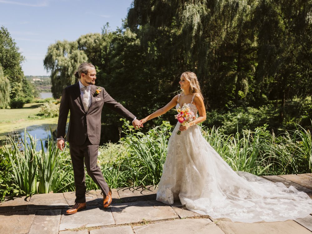 buttermilk falls inn wedding first look photos