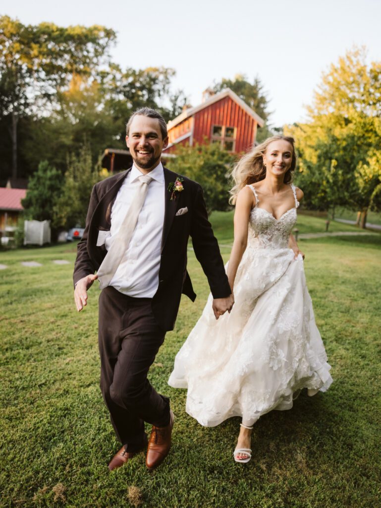 buttermilk falls inn wedding portraits