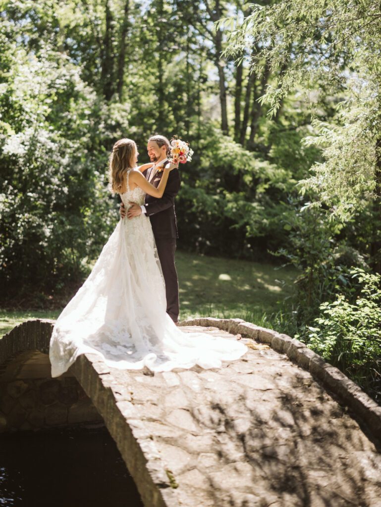 buttermilk falls inn wedding portraits