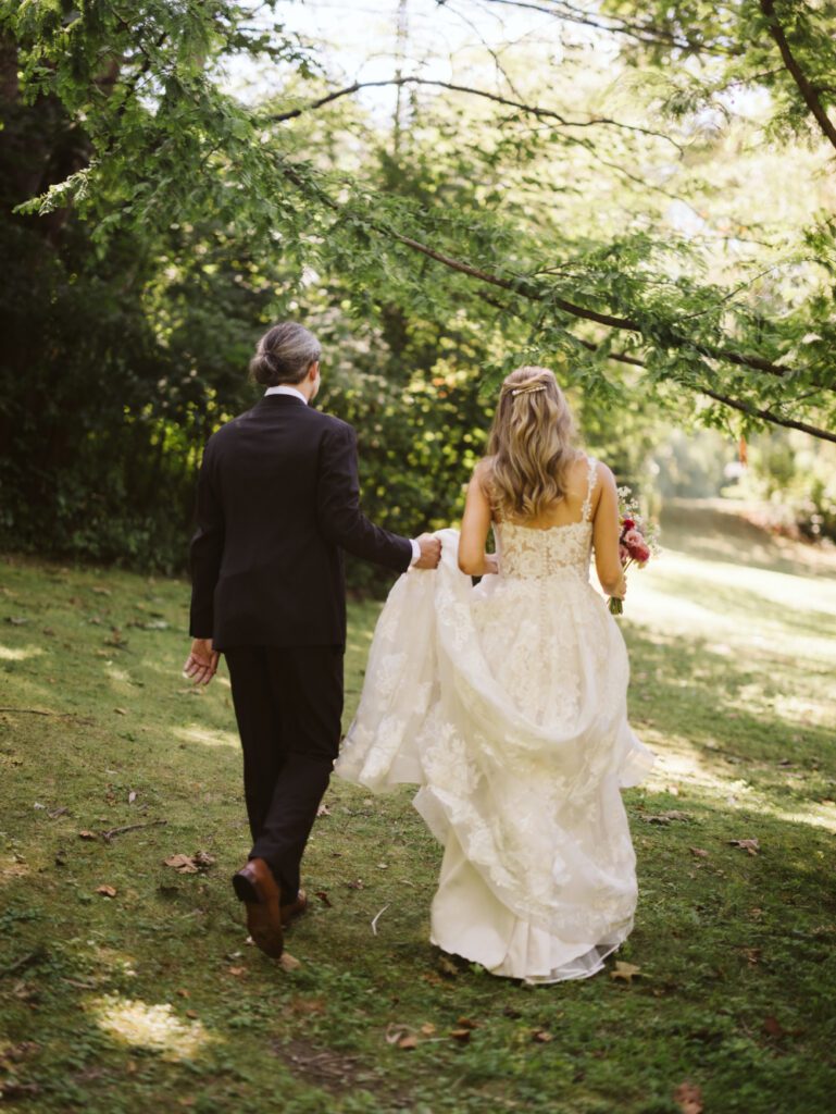 buttermilk falls inn wedding portraits