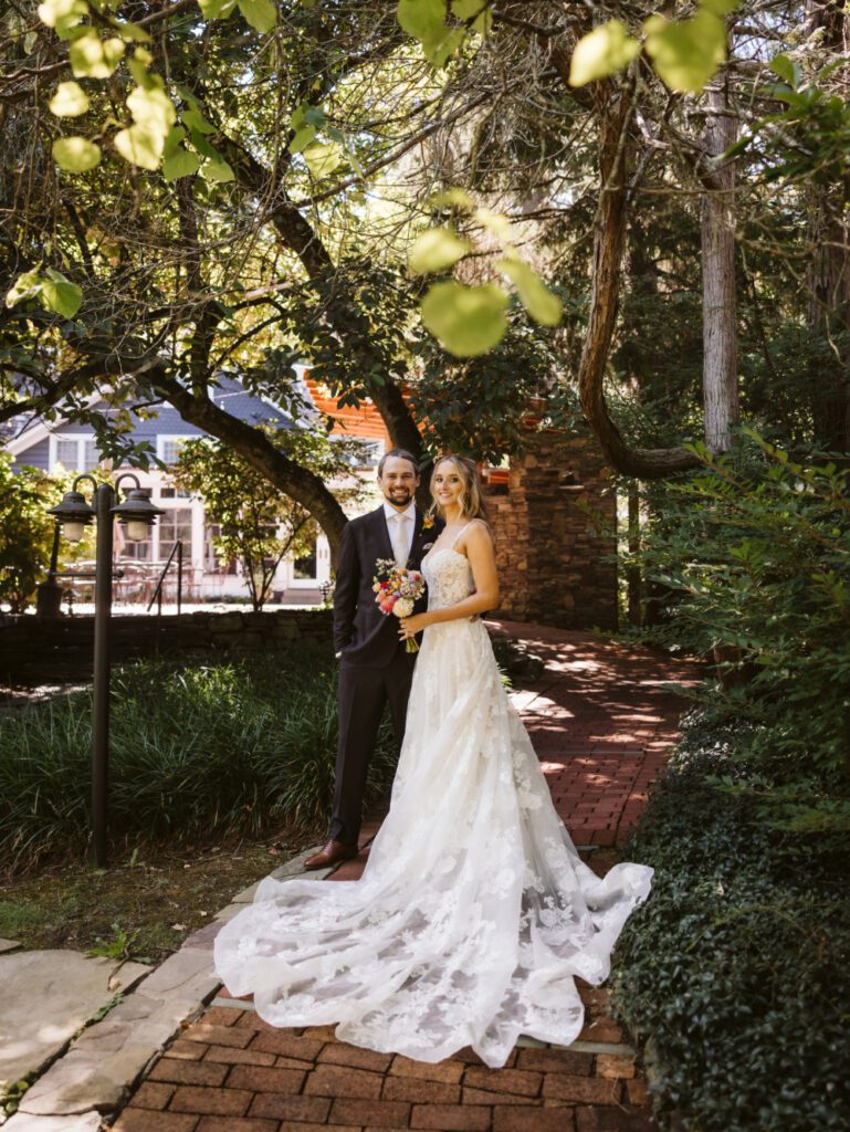 buttermilk falls inn wedding portraits