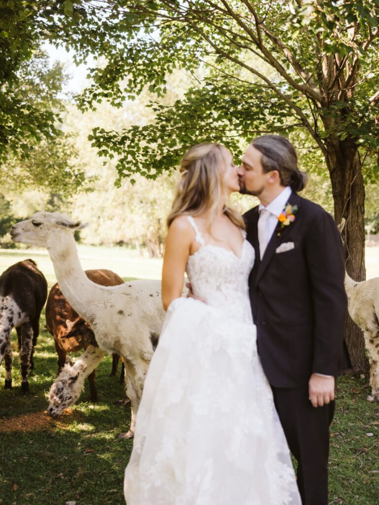 buttermilk falls inn wedding portraits