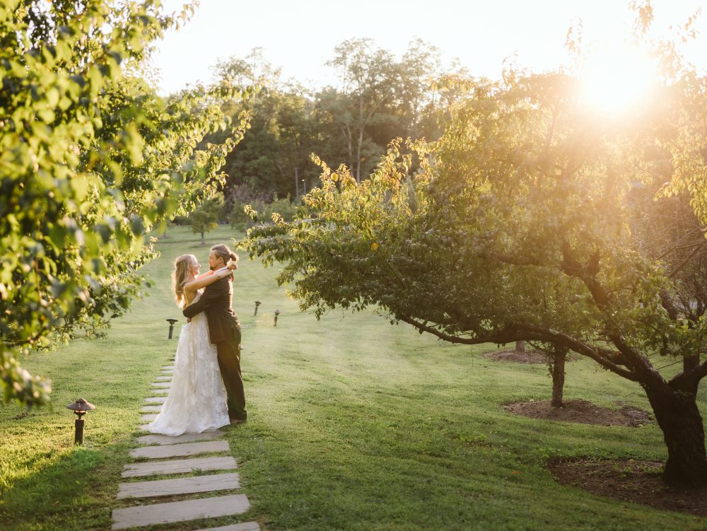 buttermilk falls inn wedding portraits
