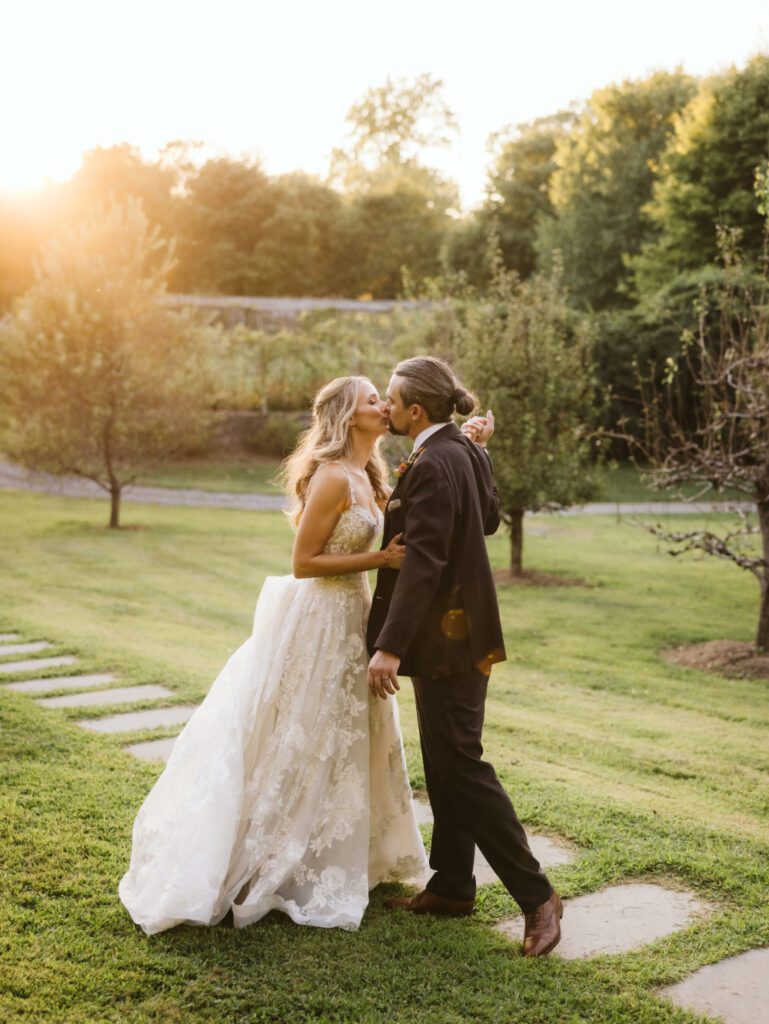 buttermilk falls inn wedding portraits