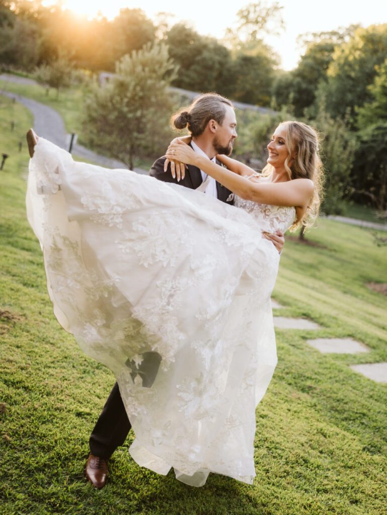 buttermilk falls inn wedding portraits
