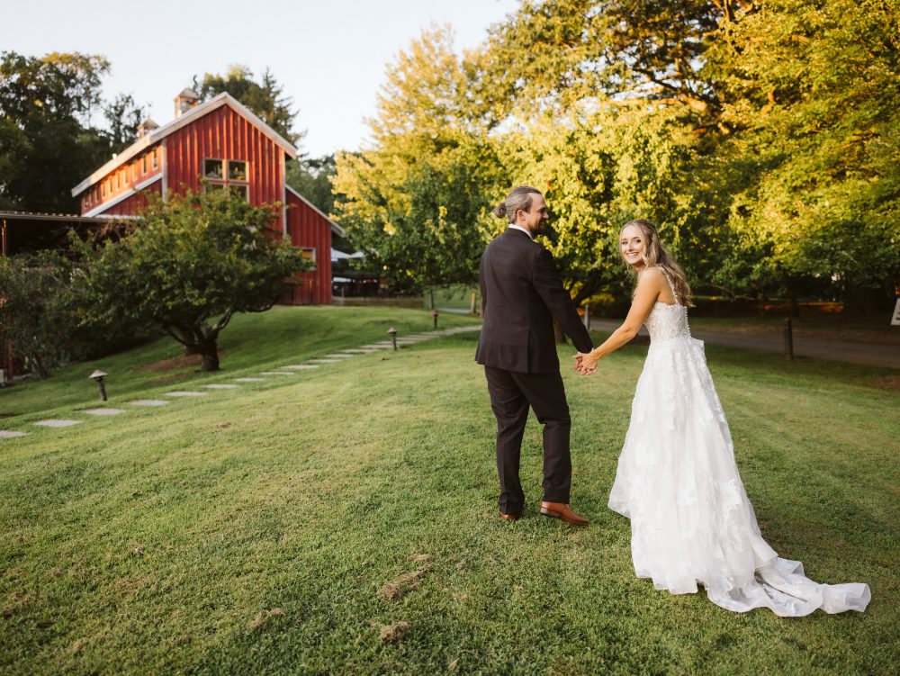 buttermilk falls inn wedding portraits