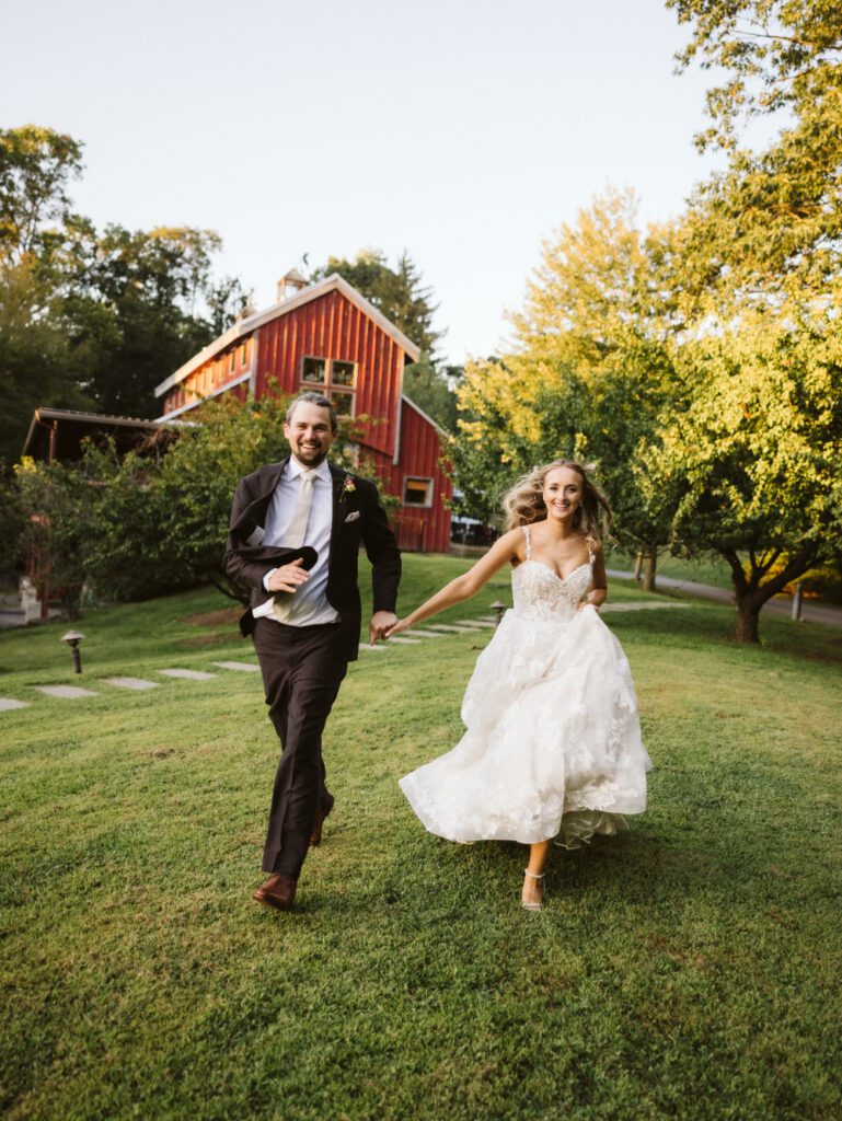 buttermilk falls inn wedding portraits