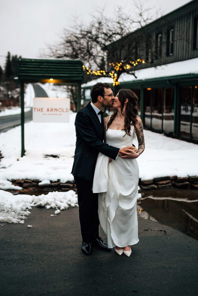 Outdoor wedding portraits in the snow