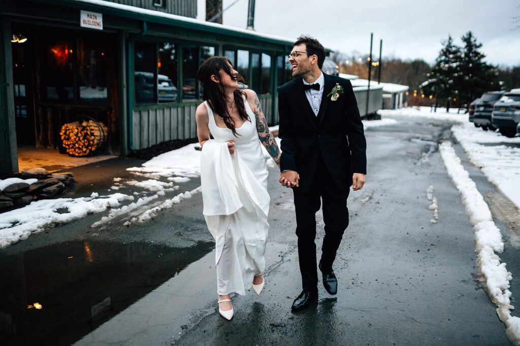 Outdoor wedding portraits in the snow