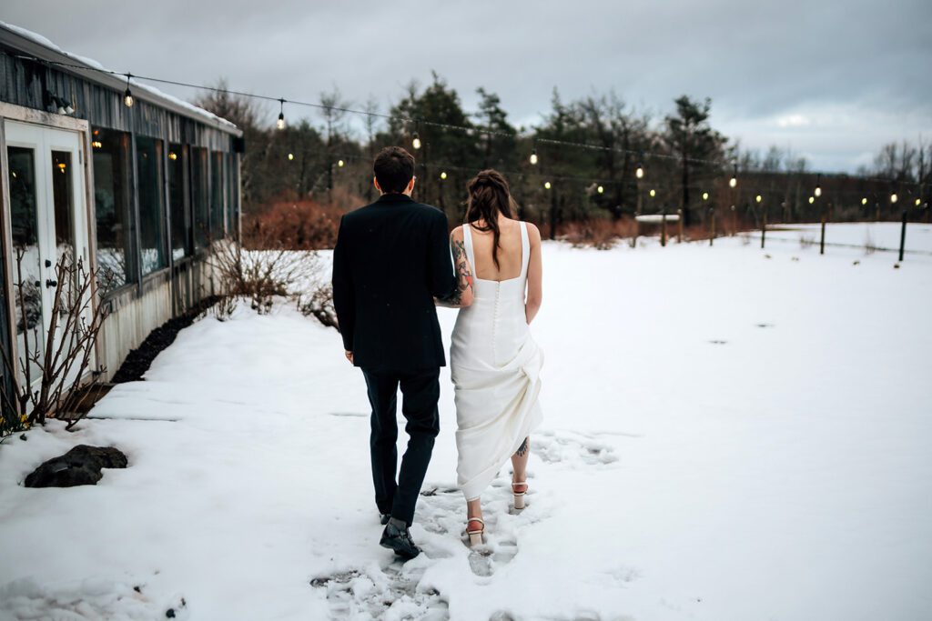 Outdoor wedding portraits in the snow