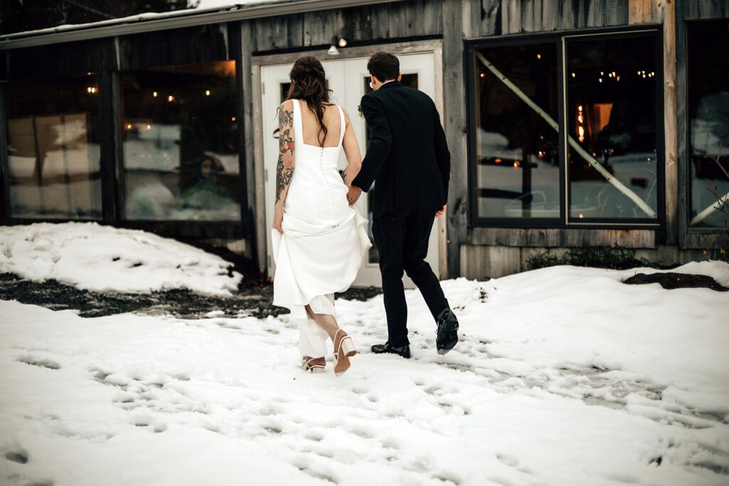 Outdoor wedding portraits in the snow