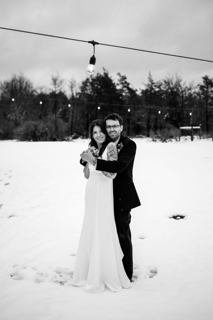 Outdoor wedding portraits in the snow