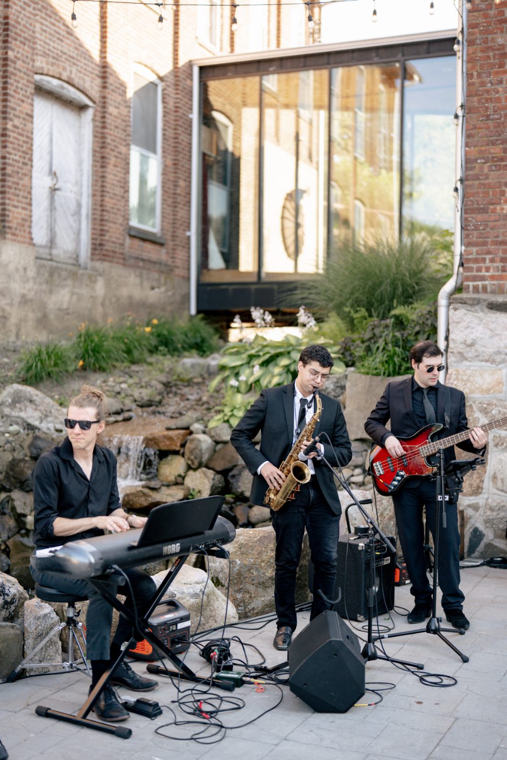 OUTDOOR COCKTAIL HOUR AT CITY WINERY HUDSON VALLEY