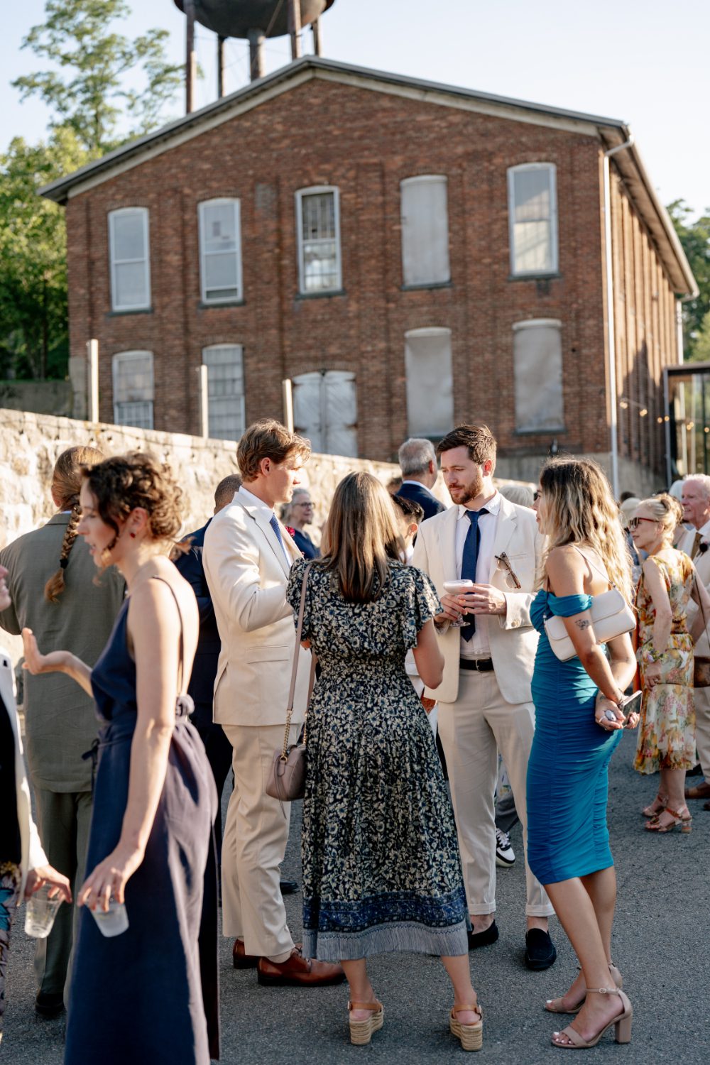 OUTDOOR COCKTAIL HOUR AT CITY WINERY HUDSON VALLEY