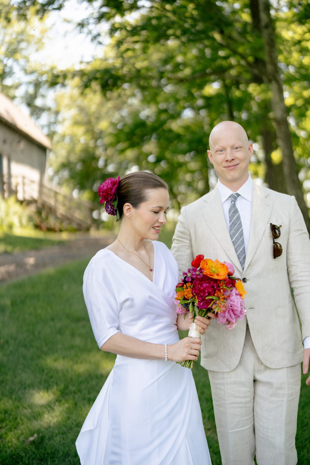 OUTDOOR FIRST LOOK PHOTOS OF BRIDE AND GROOM