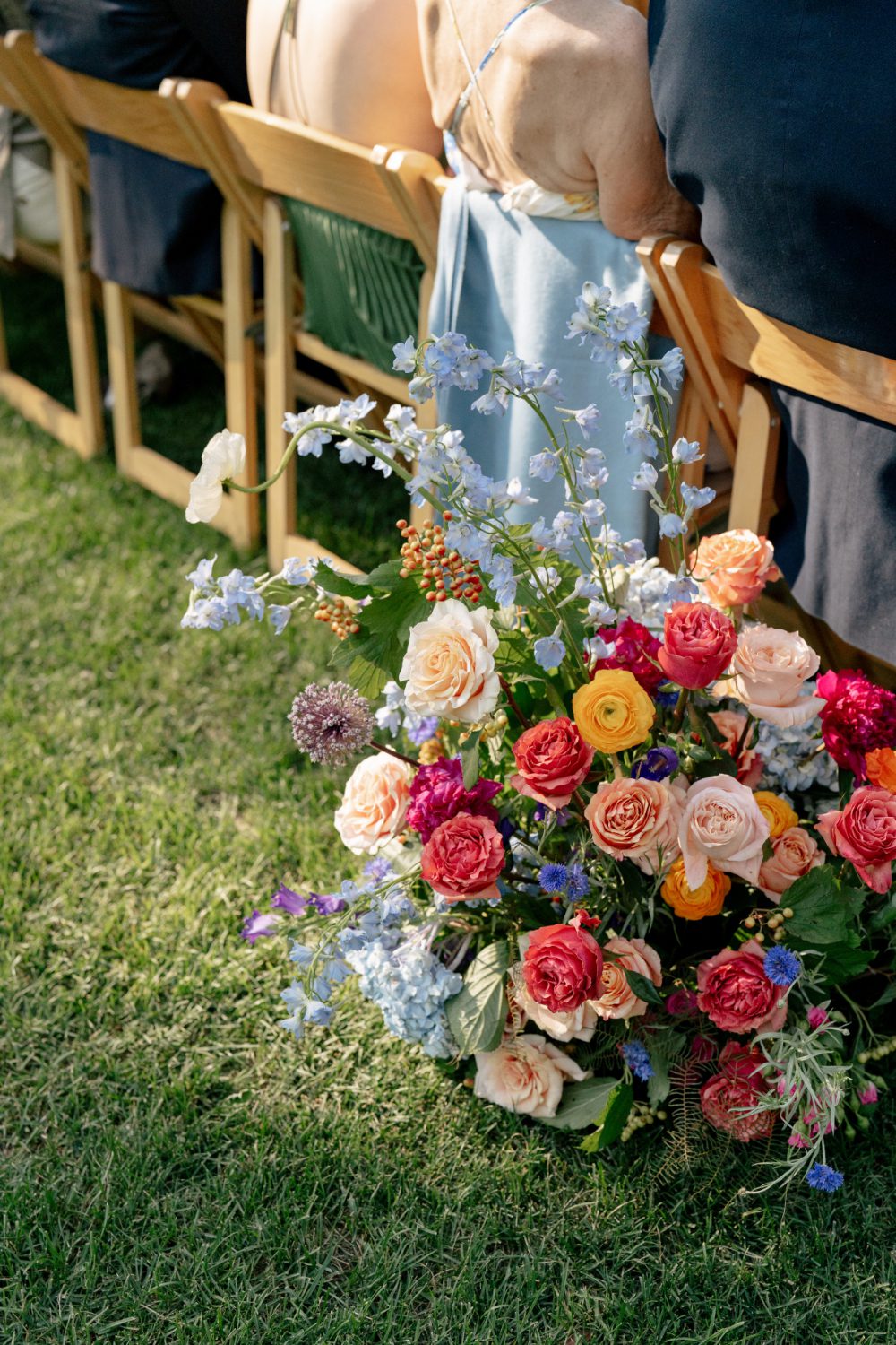 AISLE FLOWER ARRANGEMENTS FOR OUTDOOR WEDDING CEREMONY AT CITY WINERY HUDSON VALLEY