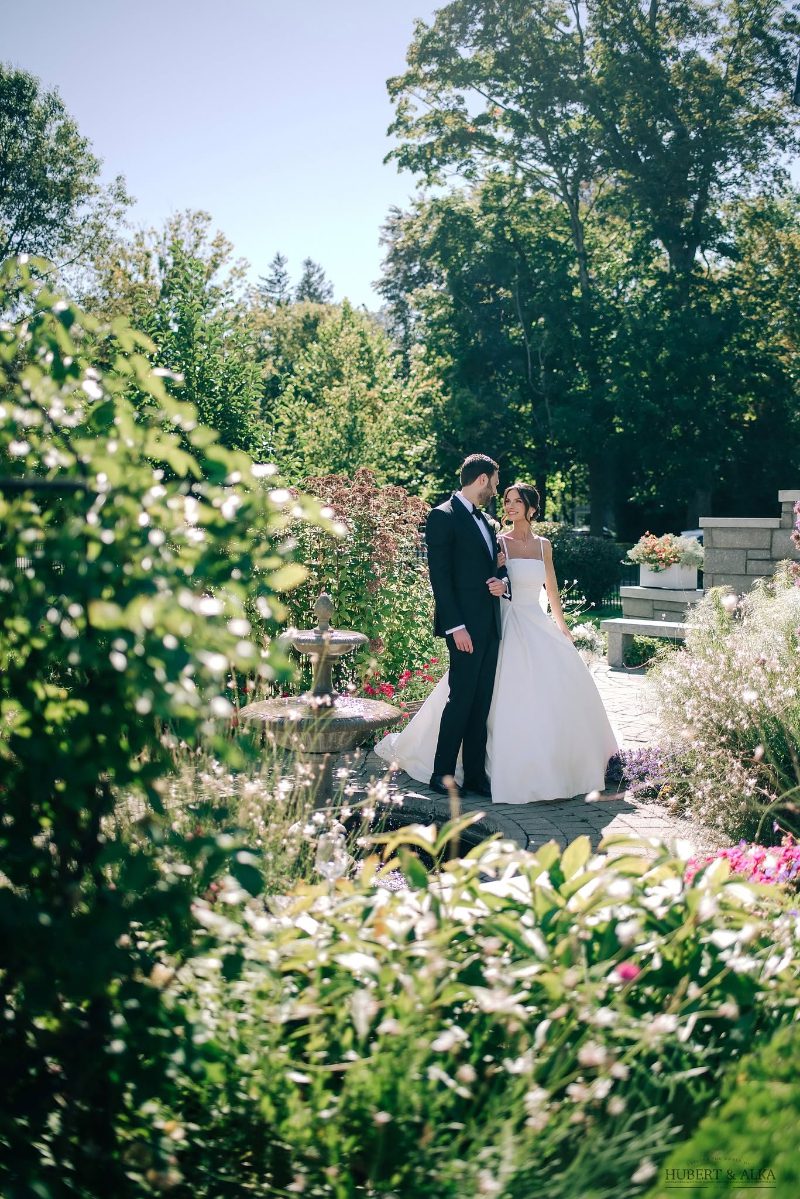 wedding portraits outside lounsbury house