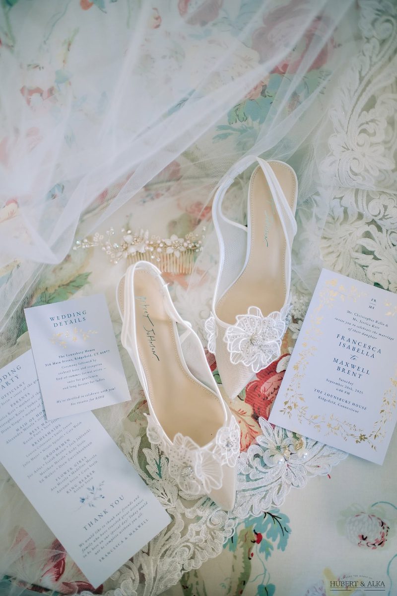 lounsbury house wedding ridgefield ct bride getting ready